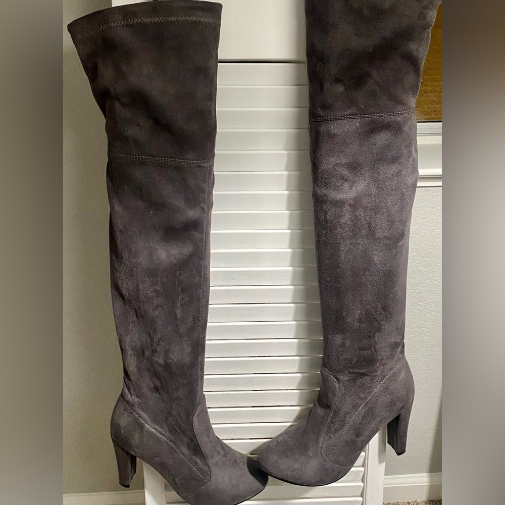 Elegant Over-the-Knee Suede Boots